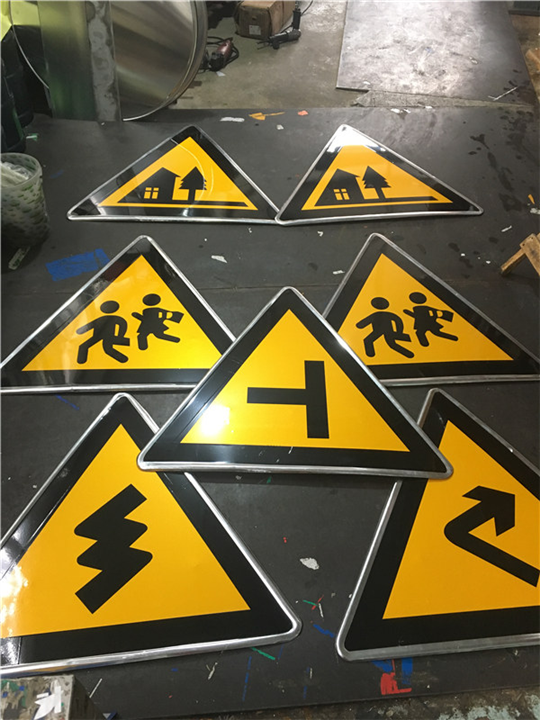波形護(hù)欄橫梁中心高度規(guī)范